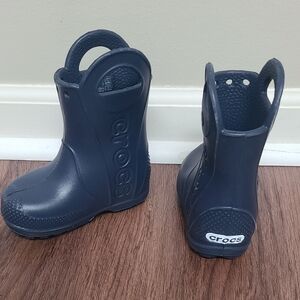 Crocs Size 6c Navy Rainboots